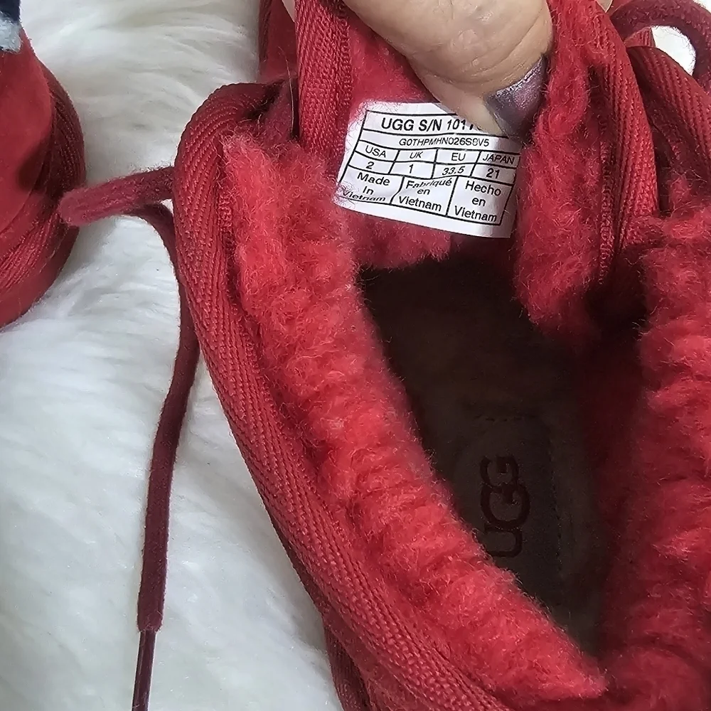 UGG Neumel Suede Lace Up Chukka Boots in Samba Red Size 2 Toddler